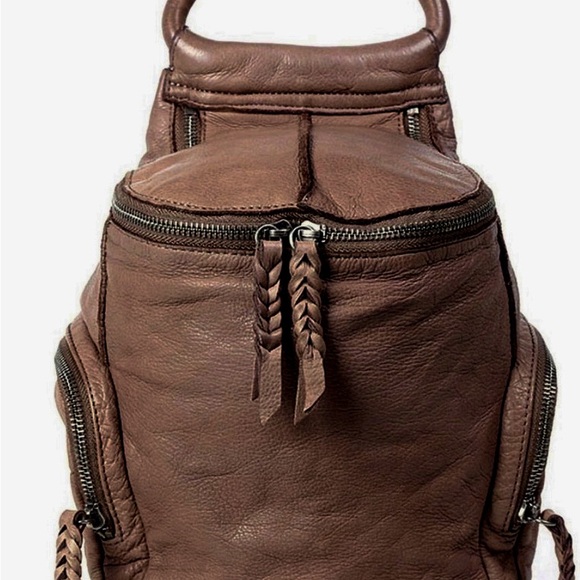 Old Trend Leather Backpack - Picture 3 of 6